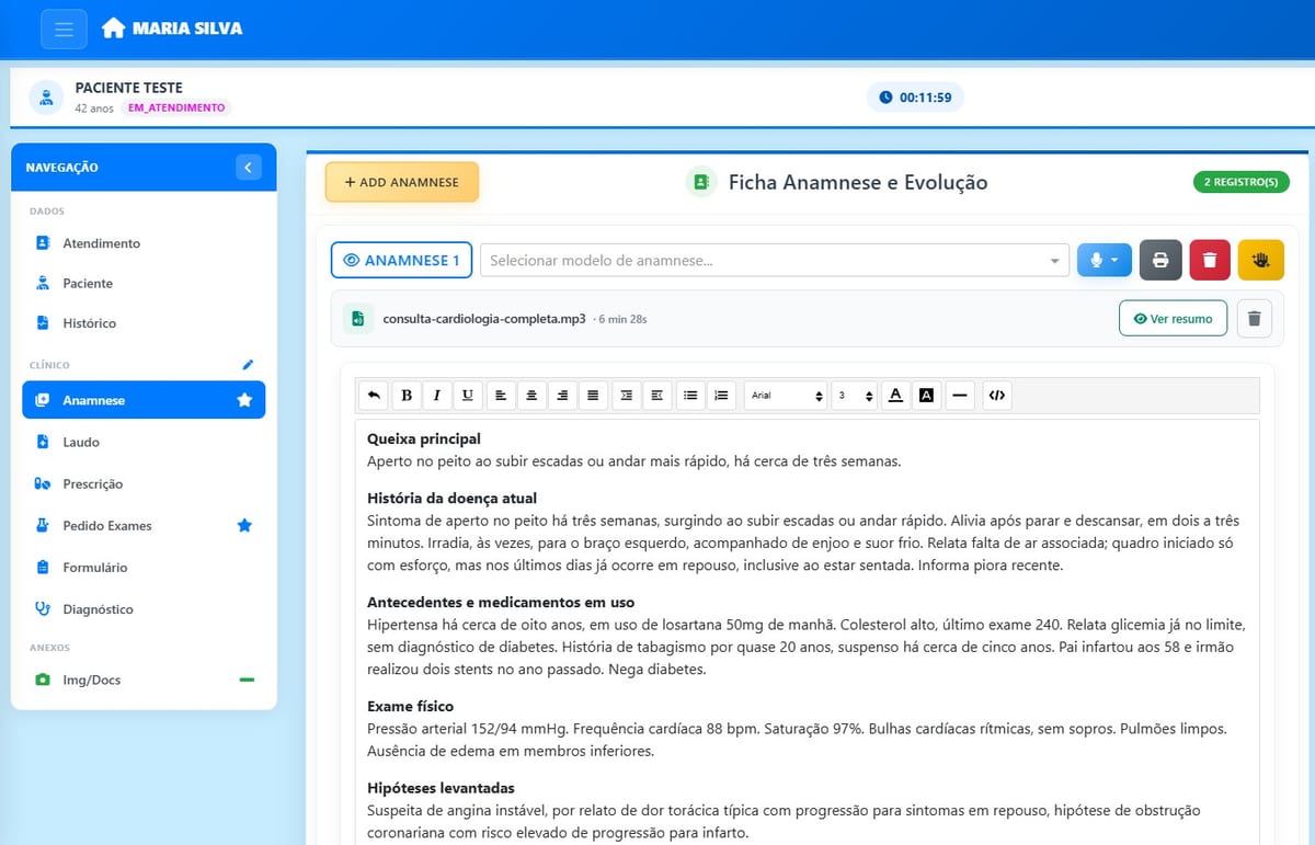 Ficha de anamnese do SmartDoctor com o áudio da consulta anexado e o resumo gerado pela IA